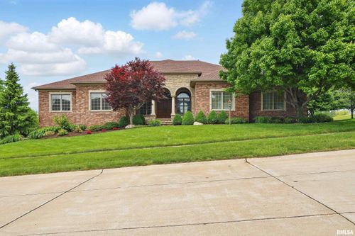 11 Sandstone Ct, Le Claire, IA, 52753-9250 | Card Image