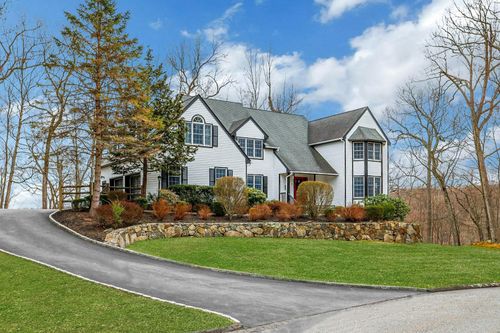 9 Sullivan Rd, Goldens Bridge, NY, 10526-1423 | Card Image