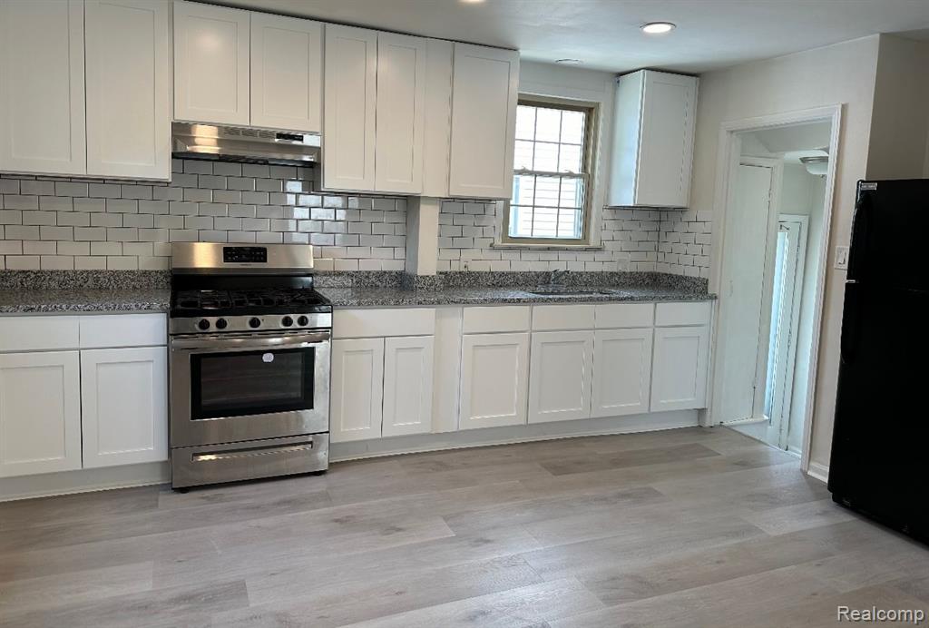 Mclain Ave, Lincoln Park, MI 48146