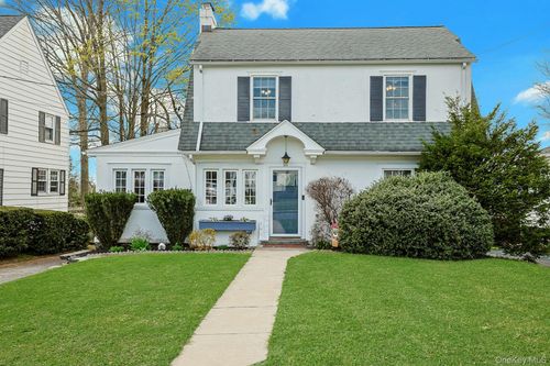 18 Austin Pl, Port Chester, NY, 10573-2702 | Card Image