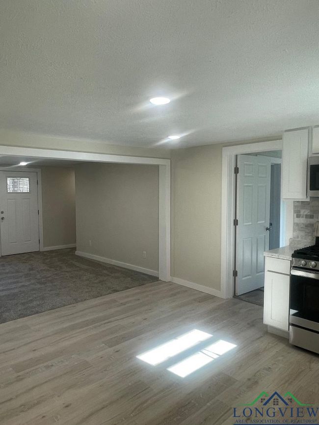 338 E Peters St, House other with 3 bedrooms, 2 bathrooms and null parking in De Kalb TX | Image 18