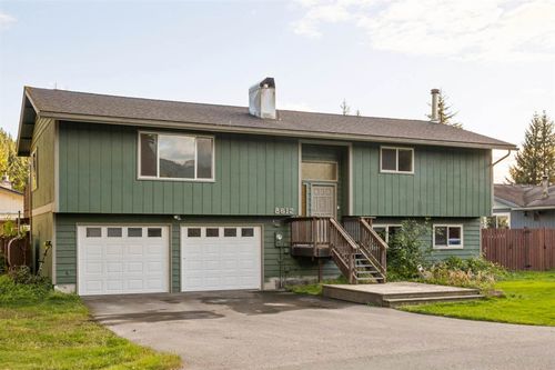 8612 Marilyn Ave, Juneau, AK, 99801-9015 | Card Image