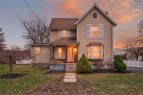 209 Cooper St, Newark, NY, 14513-1207 | Card Image