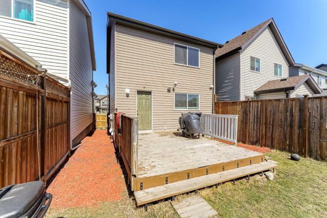 1587 New Brighton Drive Se, Home with 3 bedrooms, 2 bathrooms and 2 parking in Calgary AB | Image 30