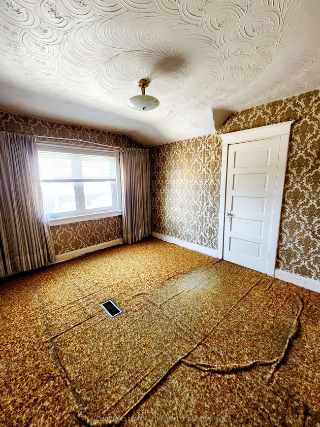 635 Coxwell Ave, House attached with 3 bedrooms, 2 bathrooms and null parking in Toronto ON | Image 18