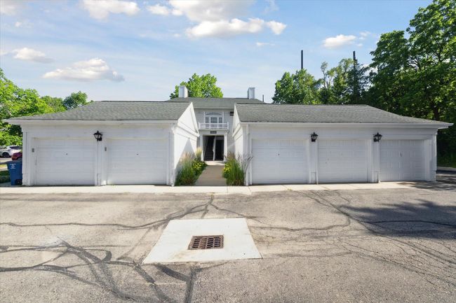 2243 S Main St, Condo with 2 bedrooms, 2 bathrooms and null parking in Ann Arbor MI | Image 22