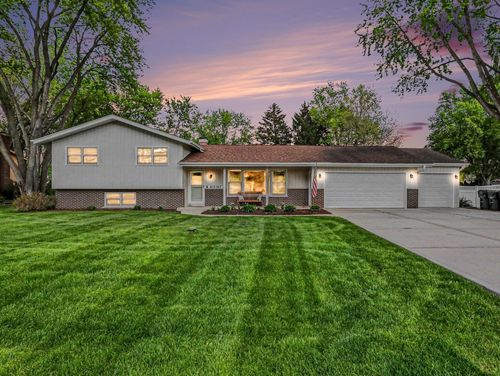 10S287 Alma Ln, Naperville, IL, 60564-9636 | Card Image
