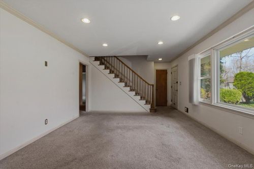 35 Forest Ave, Ossining, NY, 10562-3627 | Card Image