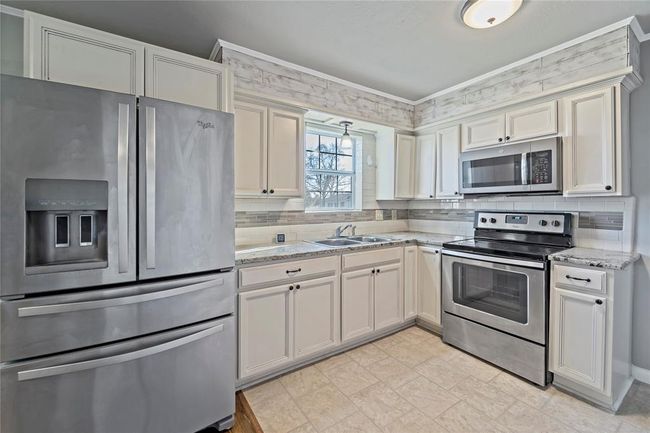 915 E Hanna St, House other with 3 bedrooms, 2 bathrooms and 2 parking in Calvert TX | Image 18