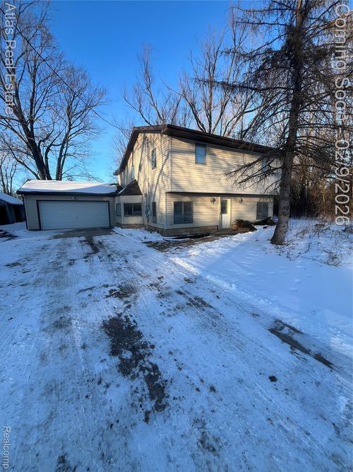 4067 Jefferson St, Burton, MI, 48509-1442 | Card Image
