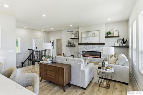 9808 Overland Trl, Papillion, NE, 68046-3711 | Card Image