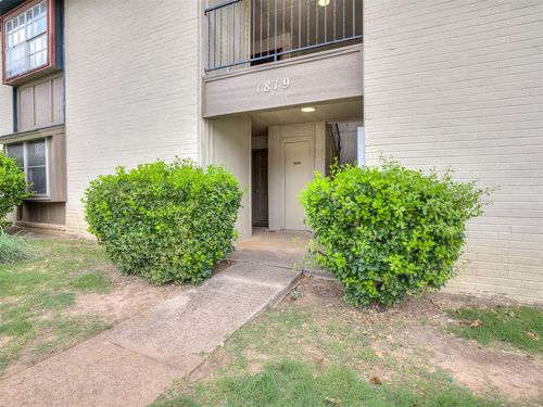 3-1819 E Lindsey St, Norman, OK, 73071-1842 | Card Image