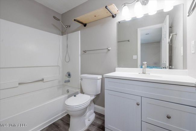 24-Primary Bathroom | Image 24