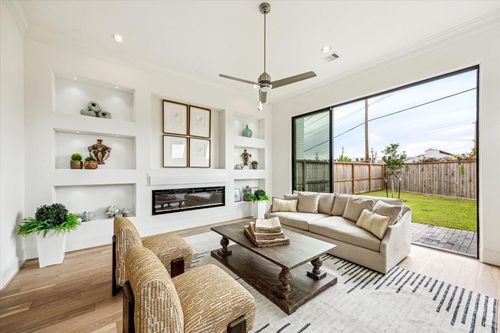 1008 Golden Nectar Ln, Houston, TX, 77008-4680 | Card Image