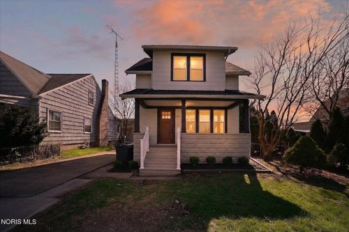 1130 Earlwood Ave, Oregon, OH, 43616-2710 | Card Image