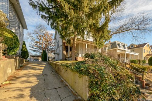 84 120th St, Kew Gardens, NY, 11415-3106 | Card Image