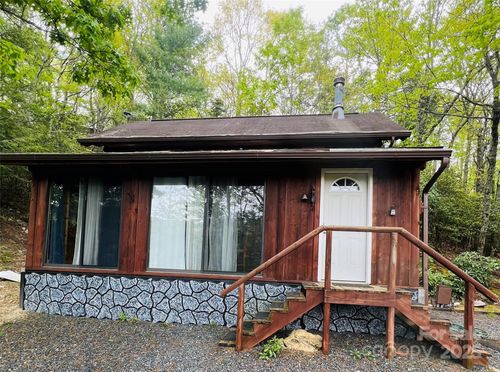 84 Bear Wallow Dr, Spruce Pine, NC, 28777-8374 | Card Image