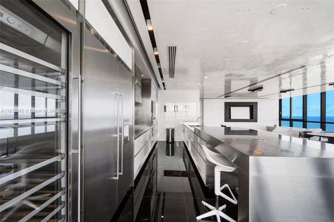APT-3003 - 100 S Pointe Dr, Condo with 3 bedrooms, 4 bathrooms and null parking in Miami Beach FL | Image 9