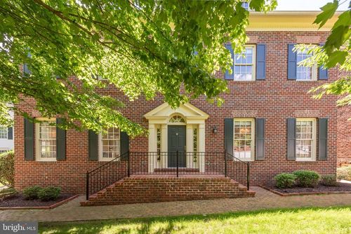 9860 Palace Green Way, Vienna, VA, 22181-6097 | Card Image