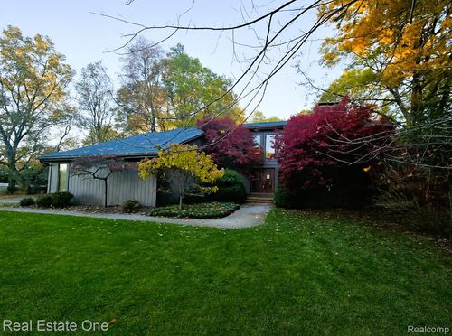 1065 Manderly Dr, Milford, MI, 48381-1314 | Card Image