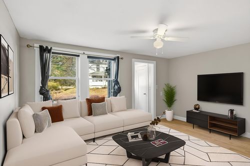 80 Hemlock St, Manchester, CT, 06040-4016 | Card Image