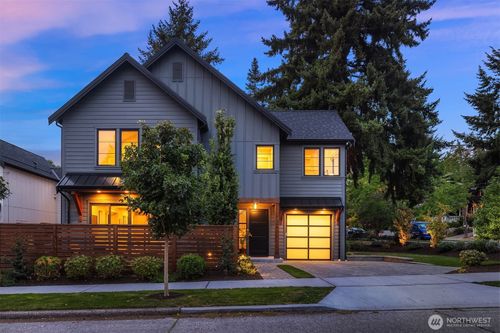 2512 Ne 68th St, Seattle, WA, 98115-7147 | Card Image