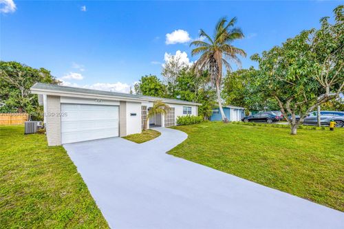 7949 Panama St, Miramar, FL, 33023-3567 | Card Image