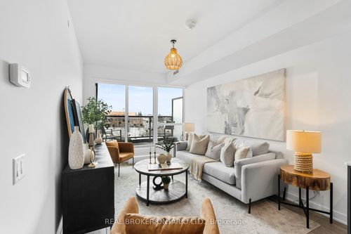 206-681 Yonge St, Barrie, ON, L4N4E8 | Card Image