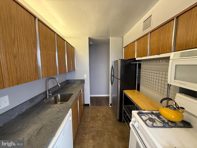 APT-1609 - 4000 N Charles St, Condo with 2 bedrooms, 2 bathrooms and null parking in BALTIMORE MD | Image 7