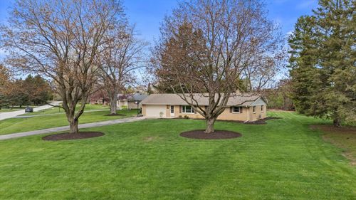 4028 Woodview Dr, Hubertus, WI, 53033-9712 | Card Image
