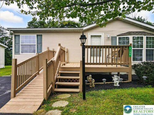 4196 Independence Ln, Walnutport, PA, 18088-9793 | Card Image