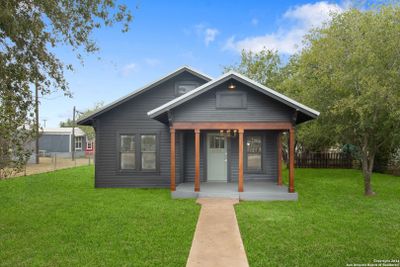 1106 Simmons Ave, House other with 3 bedrooms, 1 bathrooms and null parking in Jourdanton TX | Image 1