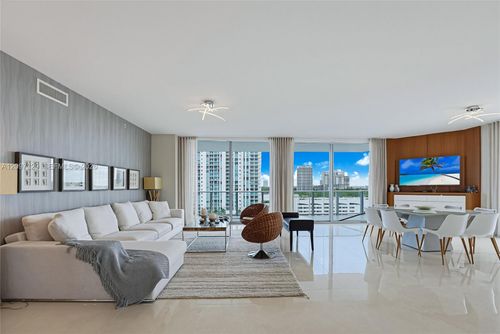 901-17301 Biscayne Blvd, North Miami Beach, FL, 33160 | Card Image