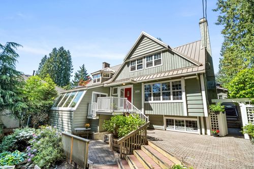 230 W 22nd St, North Vancouver, BC, V7M2A1 | Card Image