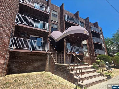 201 12th St, Palisades Park, NJ, 07650-2048 | Card Image