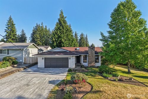 272 Prestwick Dr, Camano Island, WA, 98282-8741 | Card Image