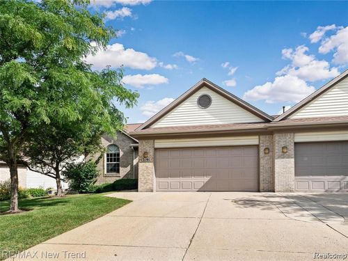 2191 Pleasant Dr, Commerce Twp, MI, 48390-3959 | Card Image