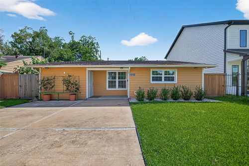 9225 Ashville Dr, Houston, TX, 77051-3201 | Card Image