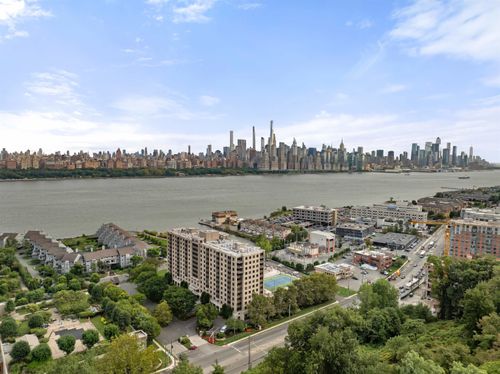 9e-9E Cove Ln N, North Bergen, NJ, 07047-7286 | Card Image