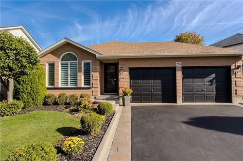 209 Portage Lane, Mount Hope, ON, L0R1W0 | Card Image