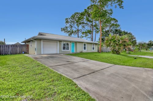 997 Camden Ave Nw, PALM BAY, FL, 32907-7902 | Card Image