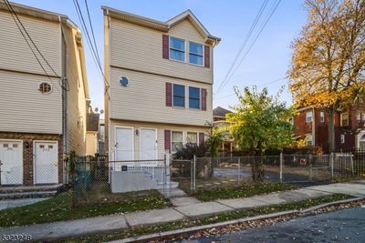 300 13 Th Ave, Home with 5 bedrooms, 4 bathrooms and null parking in Newark NJ | Image 1