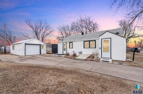 1107 N Kiwanis Ave Avenue, Sioux Falls, SD, 57104 | Card Image