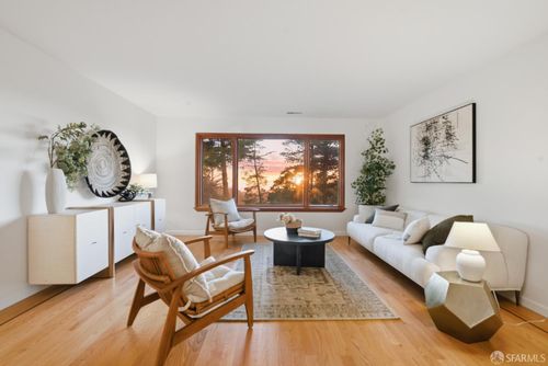 8440 Skyline Blvd, Oakland, CA, 94611-1544 | Card Image