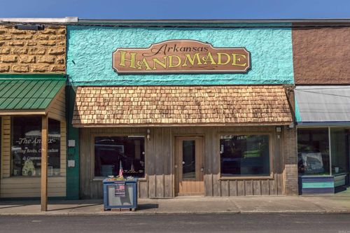 414 Main St, Leslie, AR, 72645-8910 | Card Image