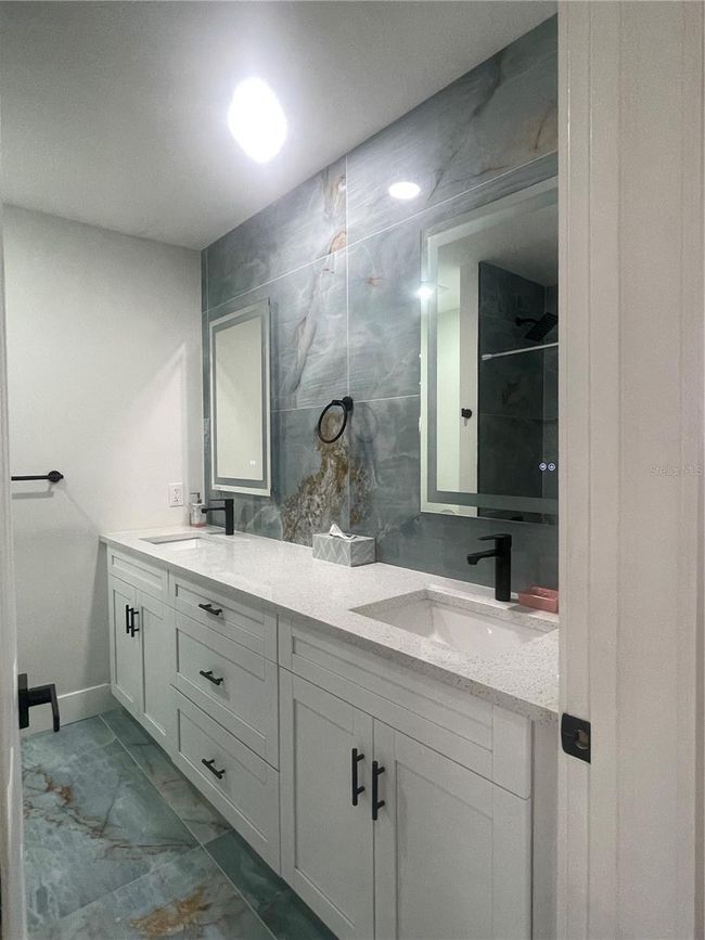 Guest bathroom | Image 16