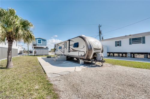 38 Helen Ln, FORT MYERS BEACH, FL, 33931-2940 | Card Image