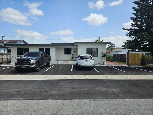 9415 38th St, Miami Beach, FL, 33140 | Card Image