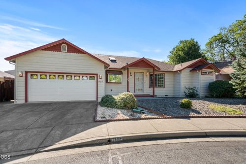 1785 Brookhurst Way, Grants Pass, OR, 97527-4997 | Card Image