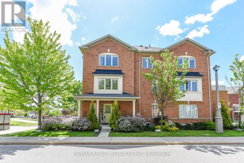 15 Peach Drive S, Brampton (Sandringham-Wellington), ON, L6R0W5 | Card Image